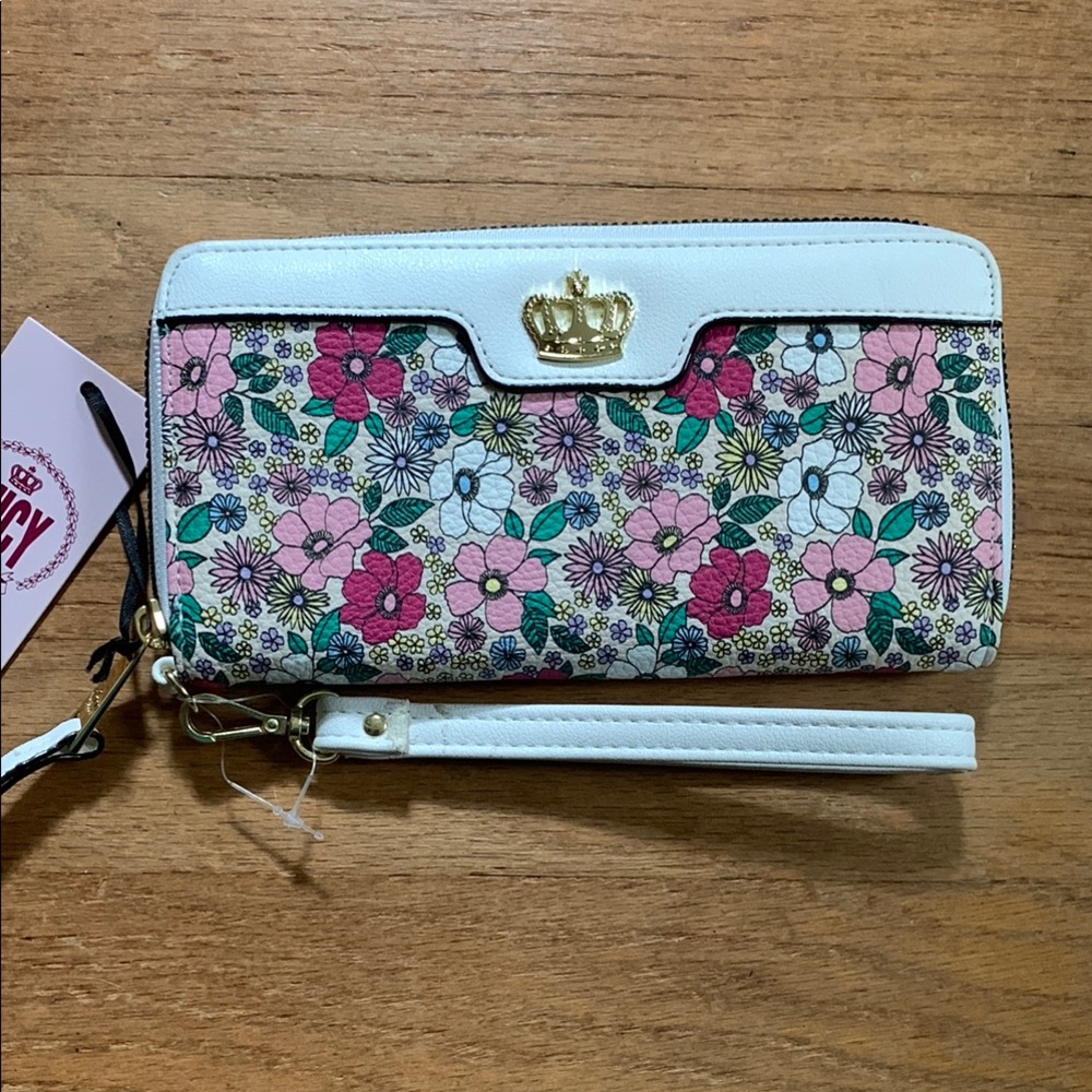 Juicy Couture Crowd Pleaser Wristlet